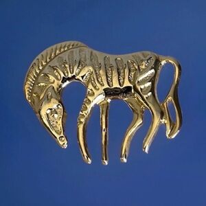 Vintage Zebra Animal Textured Gold Tone Pin Brooch